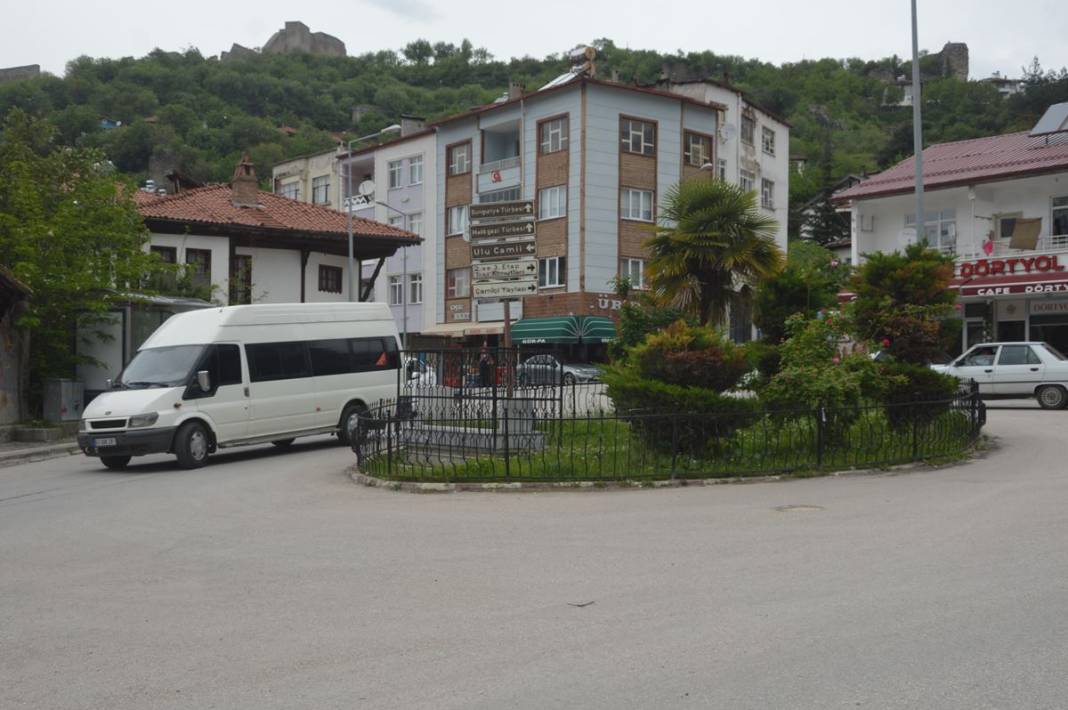 Bu mezara kimse dokunamıyor! Yol çalışmasında iş makinelerini bozan mezarın gizemi çözülemedi... 6